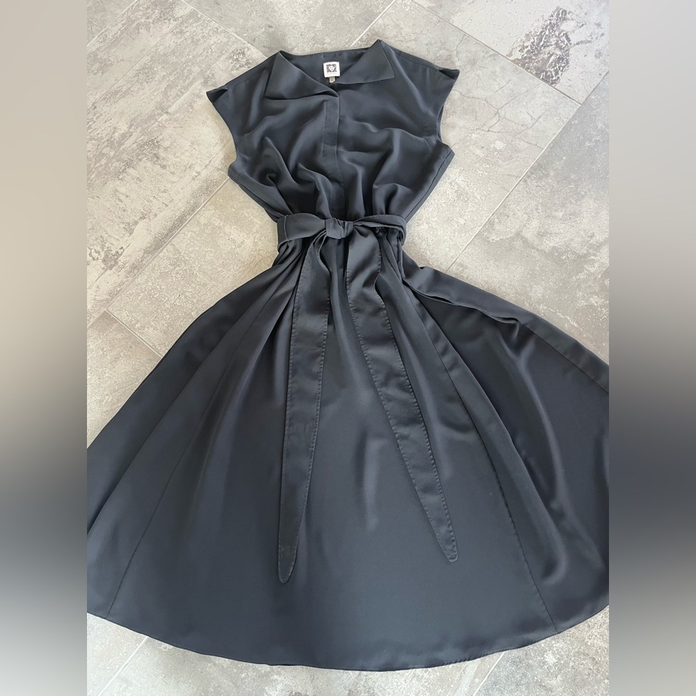 Anne Klein Black Crepe A-line Midi Dress Size: M